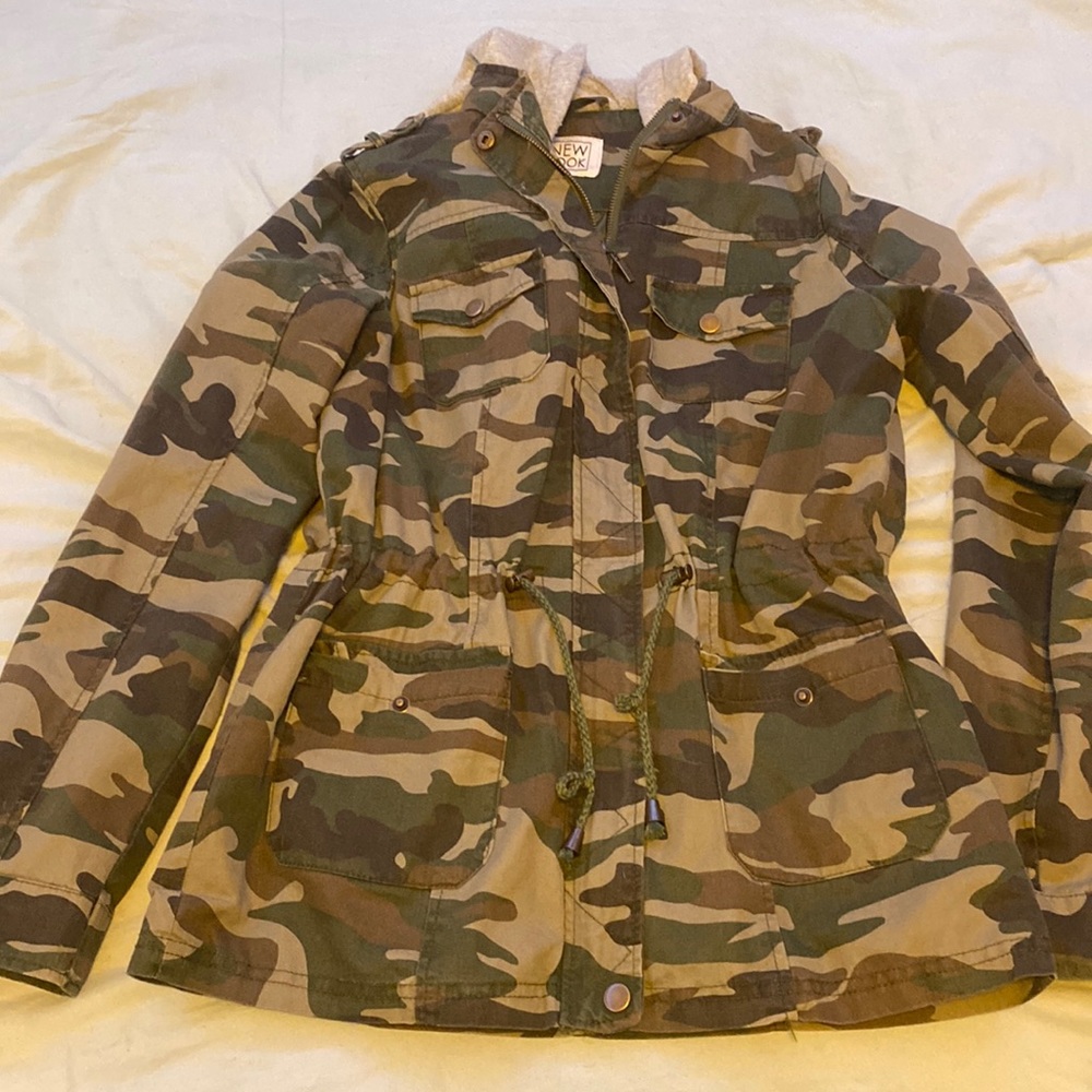 camo utility/zip up jacket
